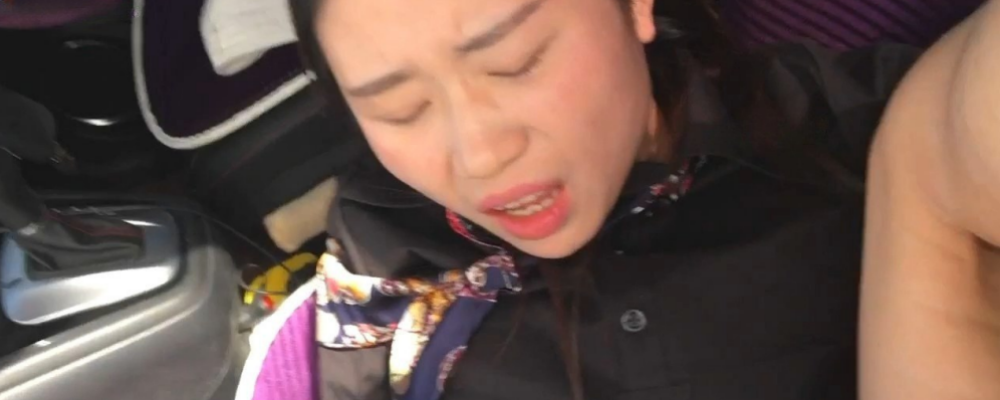 欲求不满 寻求刺激感 户外农村玉米地上演速度与激情 车都快被震碎了