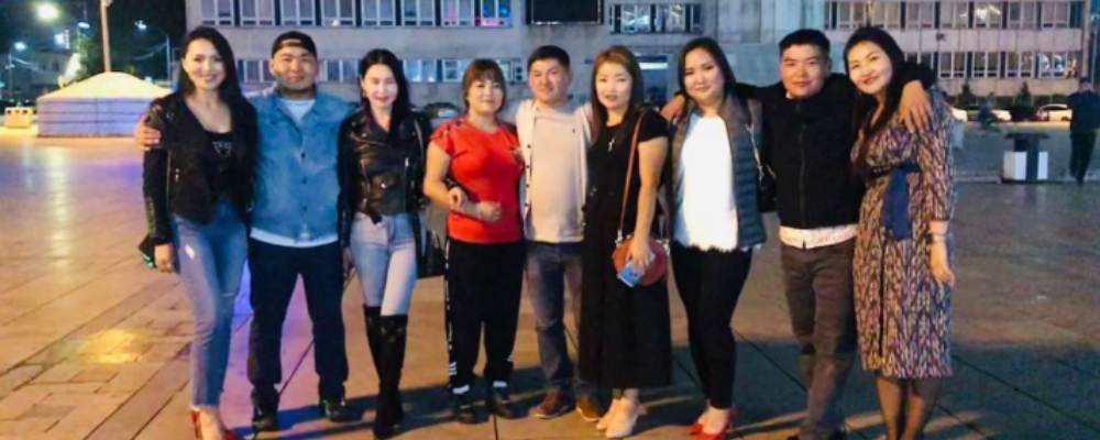 年少不知微胖好 错把竹竿当成宝 内蒙古呼伦贝尔阿拉坦其其格与老同学研究昆子法则