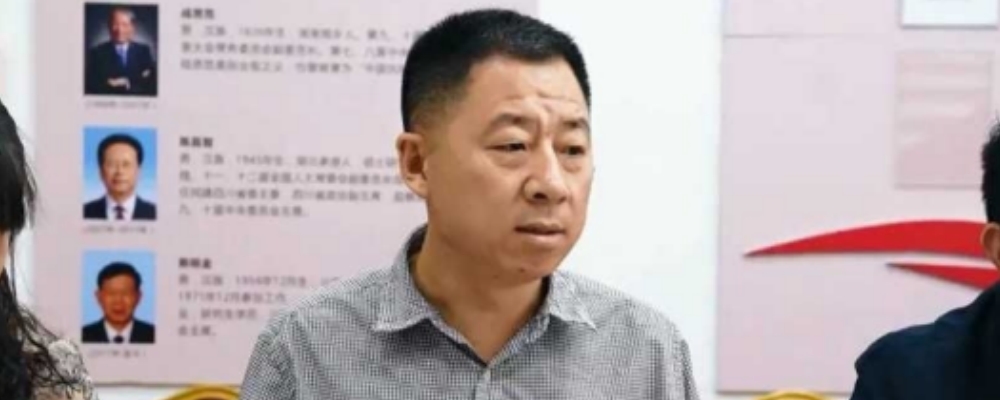 既要当婊子又要立牌坊 男子举报湖北武汉塔子湖街道副书记段绍先出轨其妻子并曝出不雅视频