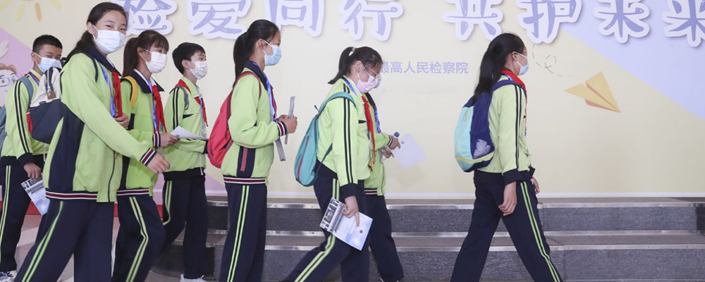 罪犯陈某某利用社交平台诱骗女学生进行性侵 在强奸过程中拍摄大量视频 并威胁卖淫为自身牟利