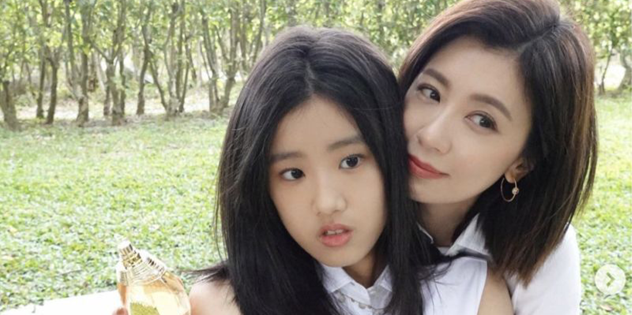『妈妈 快阻止叔叔啊 』看看人家国外多重视家庭教育! 家中母女是怎么报答叔叔养育之恩的