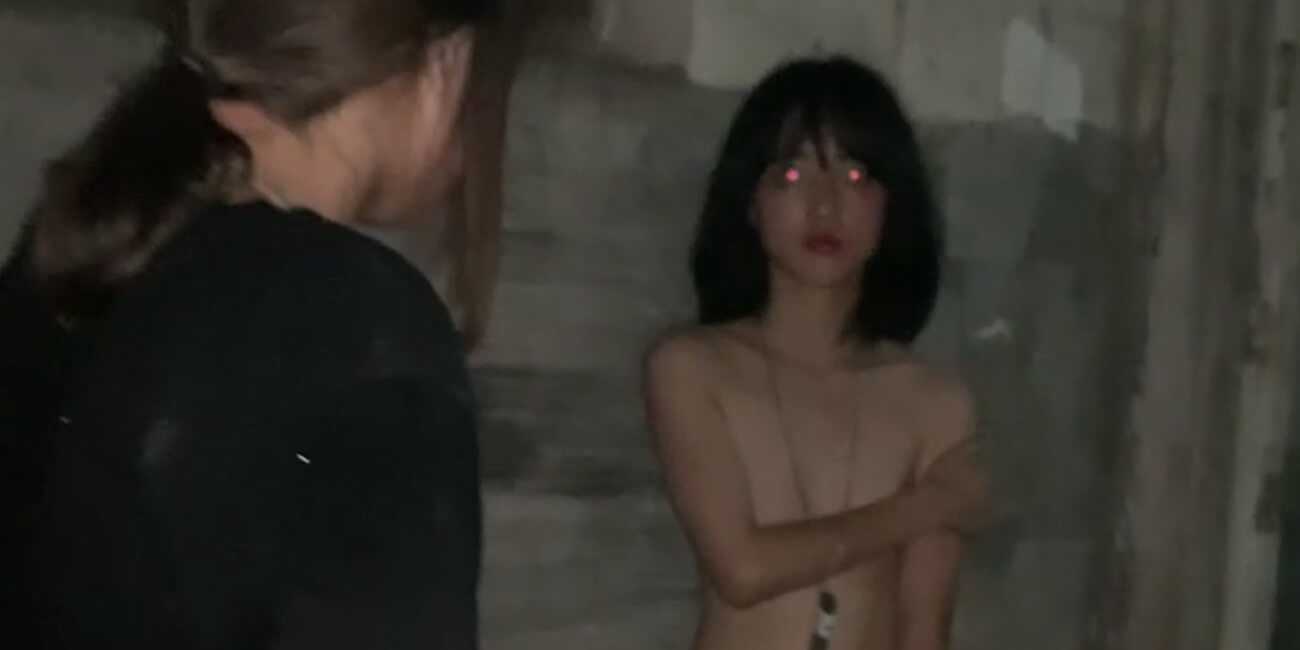 那么楚楚动人得小妹妹你们怎么下手得???又见校园霸凌 精神小妹脱衣羞辱可爱小妹妹!!!