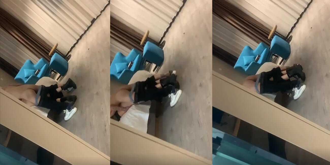 兄弟 你这也太猴急了 房间门都没关好 衣服都不脱 扯下裤子就要提枪插入 这下被人偷拍了把!!!
