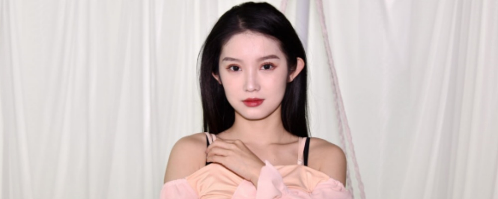 国模大尺度私拍泄密 五官精致明星级超高颜值极品女模宾馆拍摄女体艺术 阴毛性感私密处粉嫩嫩超清