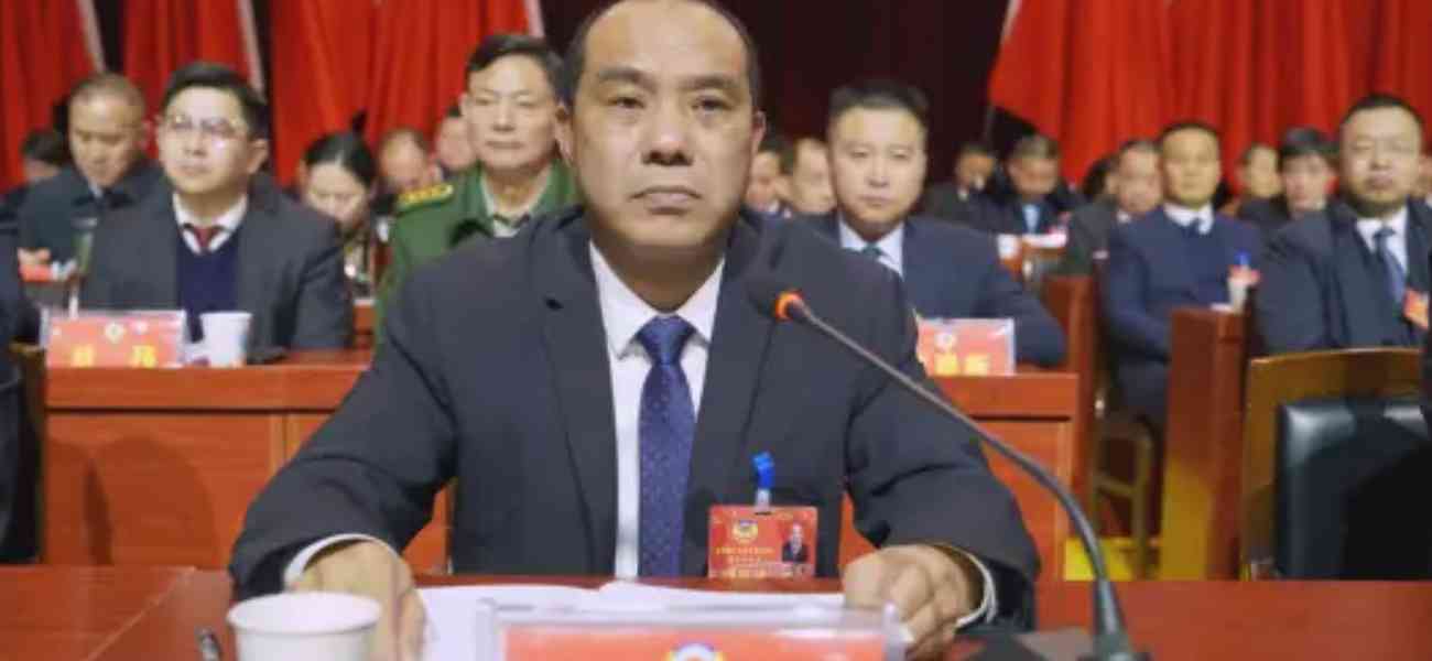 妈的未成年你都下手你是人吗 湖南洞口县政协副县长尹小龙嫖娼幼女 换妻视频流出