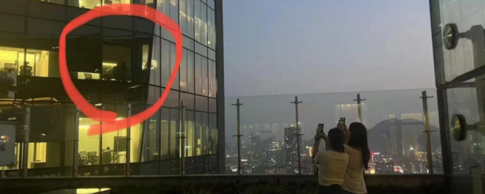 帷幕墙上演皮影戏 腾讯滨海大厦 S3914 会议室 CEO 与秘书玻璃窗前性爱视频曝光