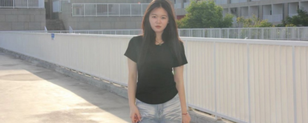 青岛大学 周晓敏 被男朋友从乖乖女调教成淫荡的小母狗 操逼途中不舔鸡巴就拔出来不给她插