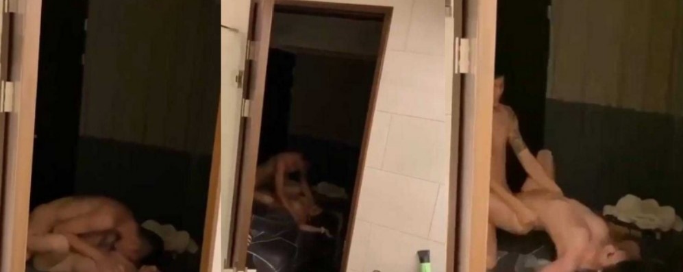 这谁顶得住 郑州富士康都市村庄里 白倩霜和男友做爱太上头了 都忘了关门 为对面的工友表演现场直播造人过程