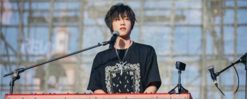 内地男歌手 李润祺 同时劈腿七女 纸终究包不住火 大量的证据流出实锤这位时间管理大师