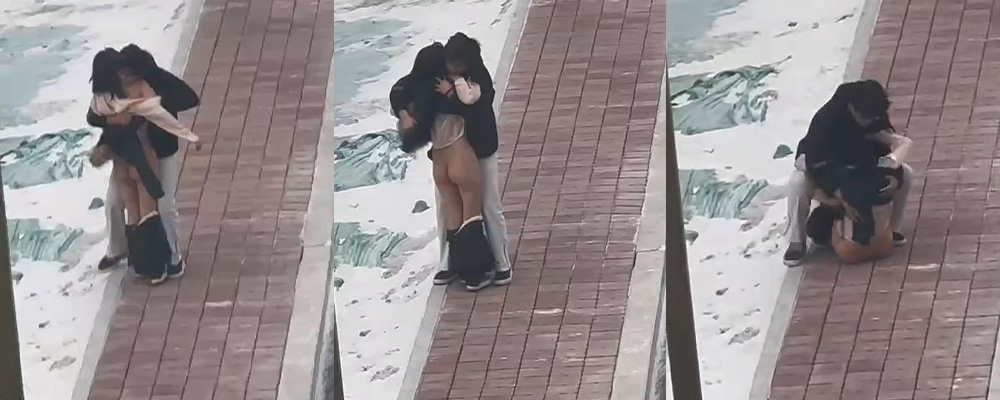 东北某大学天寒地冻的天气一对小情侣谈情说爱男的把女的裤子都脱了按在地上视频曝光
