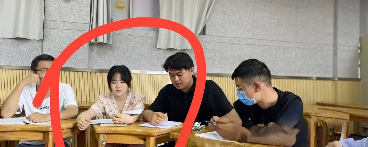 昆明先锋高中艺术老师缪青颖 脚踏两条船 职业操守尽失 校园内丑闻曝光