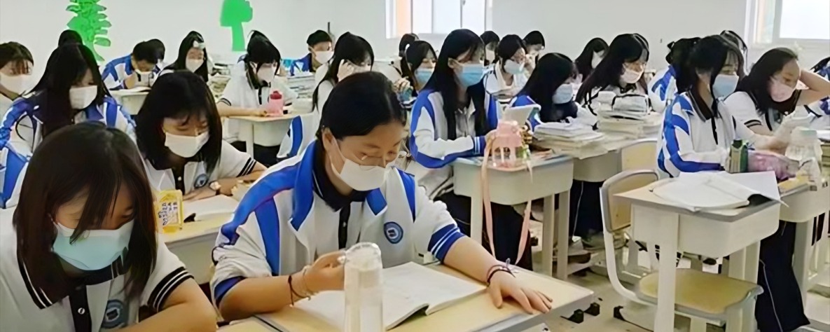 得不到就毁掉 四川职高男生因爱生恨捅死女同学 二十多刀毫不留情 最后还拍下现场视频