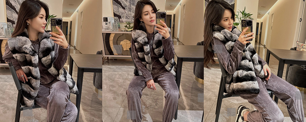 郑州二七广场惊现美女裸奔 肥美巨乳直接暴露在外 这身材谁能受得了啊