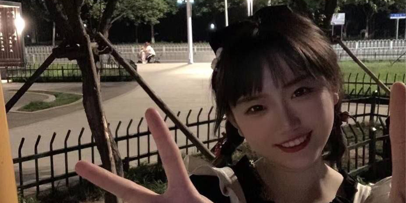 『大小姐驾到 统统闪开』 双马尾嫩妹被曝常背着男友约炮! 骚穴被抽插的同时还用震动棒刺激G点 !!