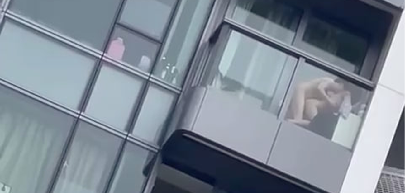 啟德屋苑一对男女上演活春宮被居民拍下证据!警方以涉“有违公德”条例拘留36岁女主!